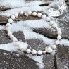 Halskette aus Schnee-Jade und Metall