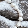 Halskette aus Schnee-Jade und Metall