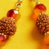 Ohrringe aus Rudraksha und Glas