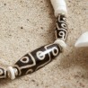 Halskette aus Minkmuschel, gebeiztem Karneol und Metallelementen