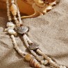Halskette aus Rocailles, Muscheln, Perlmutt und Metall
