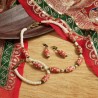 Schmuck-Set aus Knochen- und Glasperlen