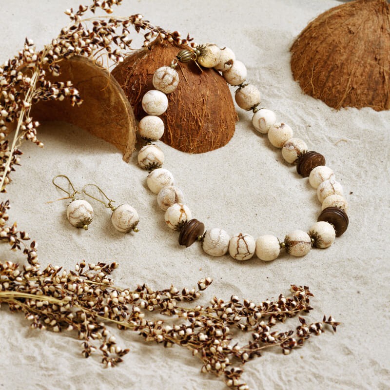 Schmuck-Set Tiger & Wood, Gesamtansicht von Halskette und Ohrringen
