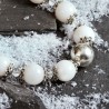 Armband Schneejade, Detailansicht mit Metallperle