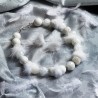 Schmuck-Set Hedwig, Gesamtansicht von Kette und Ohrringen auf hellgrauem Seidenstoff