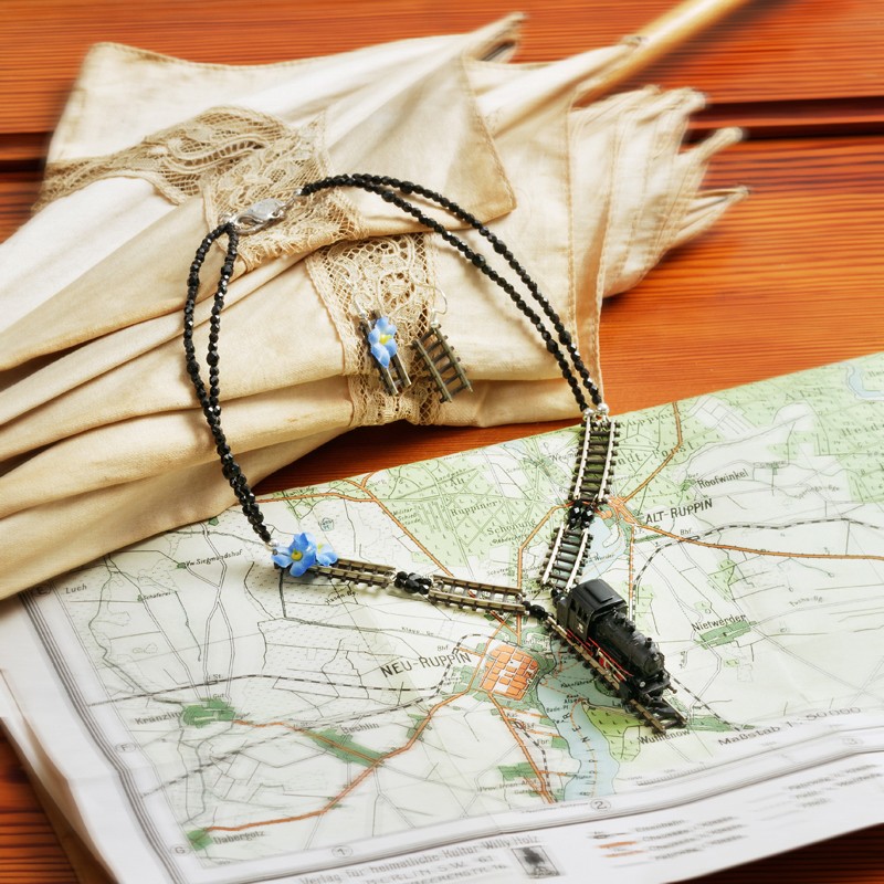 Schmuck-Set Eisenbahnromantik, Gesamtansicht von Kette und Ohrringen