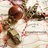 Bettelarmband Vehikel, Detailansicht Bettelanhänger Auto und Flugzeug