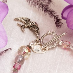 Schmuck-Set Schwalbenflug, Detailansicht vom versilberten Ring-Stab-Verschluß Schmuck-Set Schwalbenflug, Detailansicht vom versilberten Ring-Stab-Verschluß