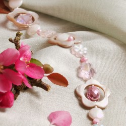 Schmuck-Set Blossom, Detailansicht der Halskette vorn links