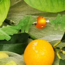 Halskette Spanischer Frühling, Nahaufnahme Perle mit Straß Halskette Spanischer Frühling, Nahaufnahme Perle mit Straß