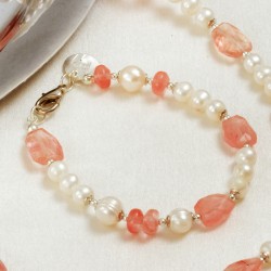 Schmuck-Set Erdebeeren und Sahne, Detailansicht des Armbandes