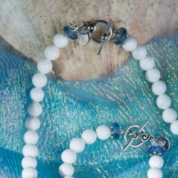 Schmuck-Set Yemayá, Nahaufnahme der Metallfisch-Perle in der Halskette
