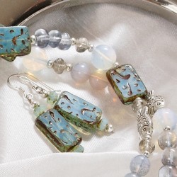 Schmuck-Set Lachende Fische, Detailansicht der Ohrringe Schmuck-Set Lachende Fische, Detailansicht der Ohrringe