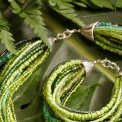 Schmuck-Set Regenwald, Detailansicht der Karabiner-Verschlüsse Schmuck-Set Regenwald, Detailansicht der Karabiner-Verschlüsse