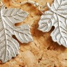 Ohrringe Weinrebenblätter, Nahaufnahme der Metallanhänger