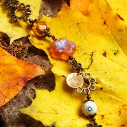 Longkette Goldener Herbst, Nahaufnahme der Glas- und Polymer Clay-Perlen