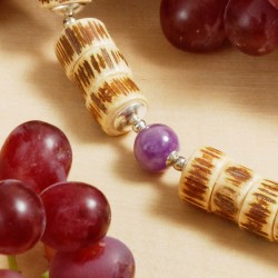 Schmuck-Set Weinlese, Nahaufnahme der Rebholz- und Amethyst-Perlen links