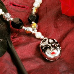 Halskette Venezianischer Maskenball, Detailansicht vom Kettenanhänger