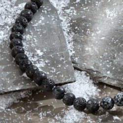 Halskette Hekla, Detailansicht der Kette links mit Lava- und Schneeflocken-Obsidian-Perlen