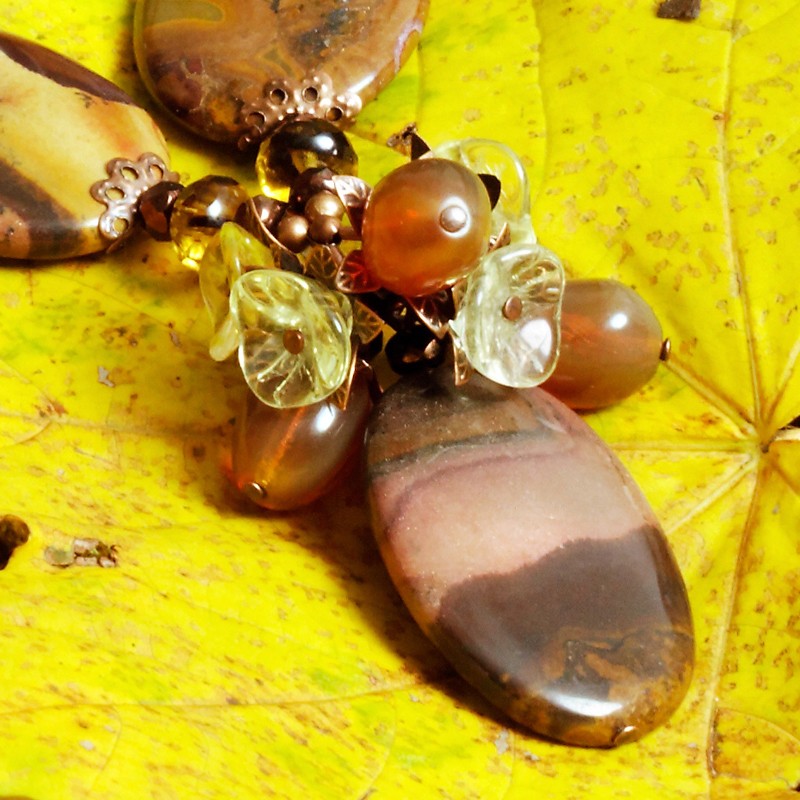 Halskette Herbstmelancholie, Detailansicht vom Kettenanhänger