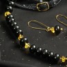 Schmuck-Set Lichter der Großstadt, Detailansicht der Kette vorn links mit Ohrring