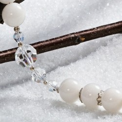 Halskette Winterglitzer, Detailansicht vom Kettenverschluß mit Schneejade-Perlen und Sternenstaub-Kugeln