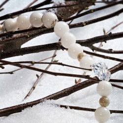 Halskette Winterglitzer, Detailansicht vom Kettenverschluß mit Schneejade-Perlen und Sternenstaub-Kugeln