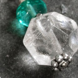 Ohrringe Gletschereis, Nahaufnahme eines "Eisbrocken" Ohrringe Gletschereis, Nahaufnahme eines "Eisbrocken"