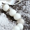 Armband Schneeweiß, Nahaufnahme Glas- und "Sternenstaub"-Kugeln rechte Seite
