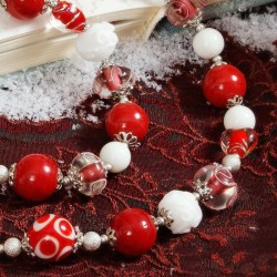Schmuck-Set Schneeweißchen und Rosenrot, Detailansicht der Glas- und Lampenperlen Schmuck-Set Schneeweißchen und Rosenrot, Detailansicht der Glas- und Lampenperlen