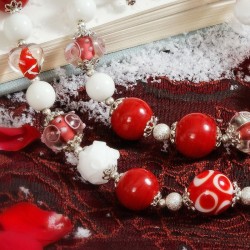 Schmuck-Set Schneeweißchen und Rosenrot, Nahaufnahme der Glas- und Lampenperlen