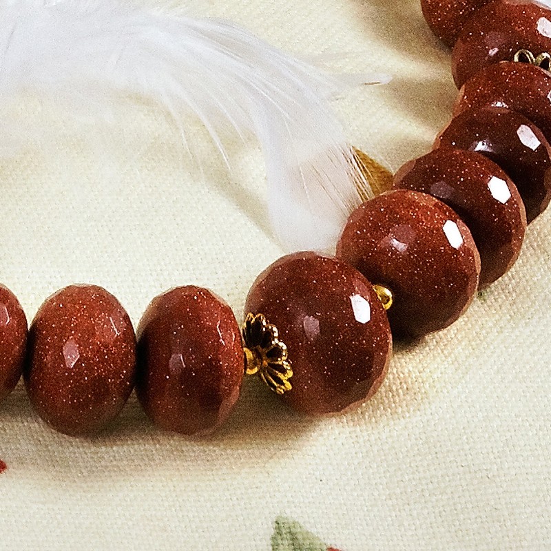 Schmuck-Set Goldmarie, Nahaufnahme der Goldfluß-Perlen vorn Schmuck-Set Goldmarie, Nahaufnahme der Goldfluß-Perlen vorn