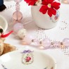 Schmuck-Set Mademoiselle, Nahaufnahme der Glas- und Metallperlen in der Kette links