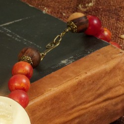 Halskette Lalibela, Detailansicht vom Kettenverschluß, Kaffeebaumholz- und Harzperlen