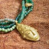 Schmuck-Set Ashanti, Detailansicht vom Maskenanhänger in der Kette