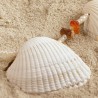 Halskette Westerhever Sand, Nahaufnahme einer Herzmuschel, nebst Treibholz, Bernstein und Rocailles
