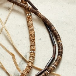Halskette Triple Wood, Detailansicht der Kette rechts