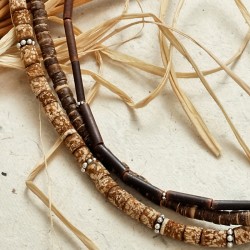 Halskette Triple Wood, Detailansicht der Kette vorn links