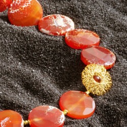 Halskette Ring of Fire, Feuerachat-Perlen und Schmuckelement aus geflochtenem vergoldetem Sterlingsilberdraht