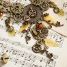 Schmuck-Set Herbstmelodie, Nahaufnahme vom anhänger-besetzten Vorderteil der Kette