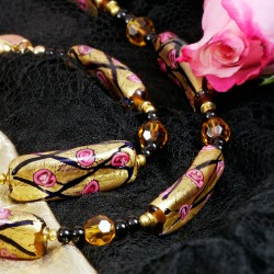 Schmuck-Set Nacht der Rosen, Detailansicht der Perlen Schmuck-Set Nacht der Rosen, Detailansicht der Perlen