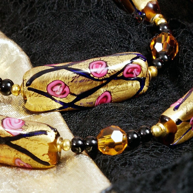 Schmuck-Set Nacht der Rosen, Nahaufnahme der Perlen Schmuck-Set Nacht der Rosen, Nahaufnahme der Perlen