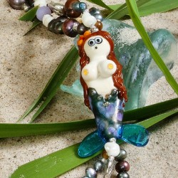 Halskette Die kleine Meerjungfrau, Nahaufnahme der handgefertigten Lampenperle "Meerjungfrau"