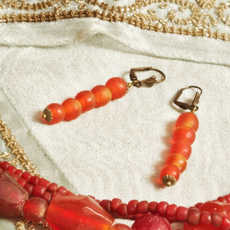 Schmuck-Set Aditi, Detailansicht der ca. 6cm langen Ohrringe Schmuck-Set Aditi, Detailansicht der ca. 6cm langen Ohrringe