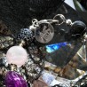 Armband Magie, Nahaufnahme vom Karabinerverschluß sowie Achat-, Rosenquarz- und Amethystperlen
