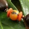 Armband Visola, Nahaufnahme der Visola-, Tagua- und Açaí-Samenperlen links