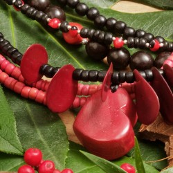 Halskette Dschungelgeheimnis, Nahaufnahme Tagua Herz-Anhänger
