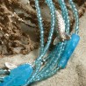 Schmuck-Set Lisette, Detailansicht der hellblauen Fische aus böhmischem Glas und der "Silberfische" aus Metall