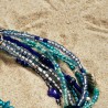 Armband Wasserwelt, Detailansicht der Rocailles, Perlmutt- und Metallperlen rechts