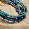 Armband Wasserwelt, Detailansicht der Rocailles, Perlmutt- und Metallperlen vorn